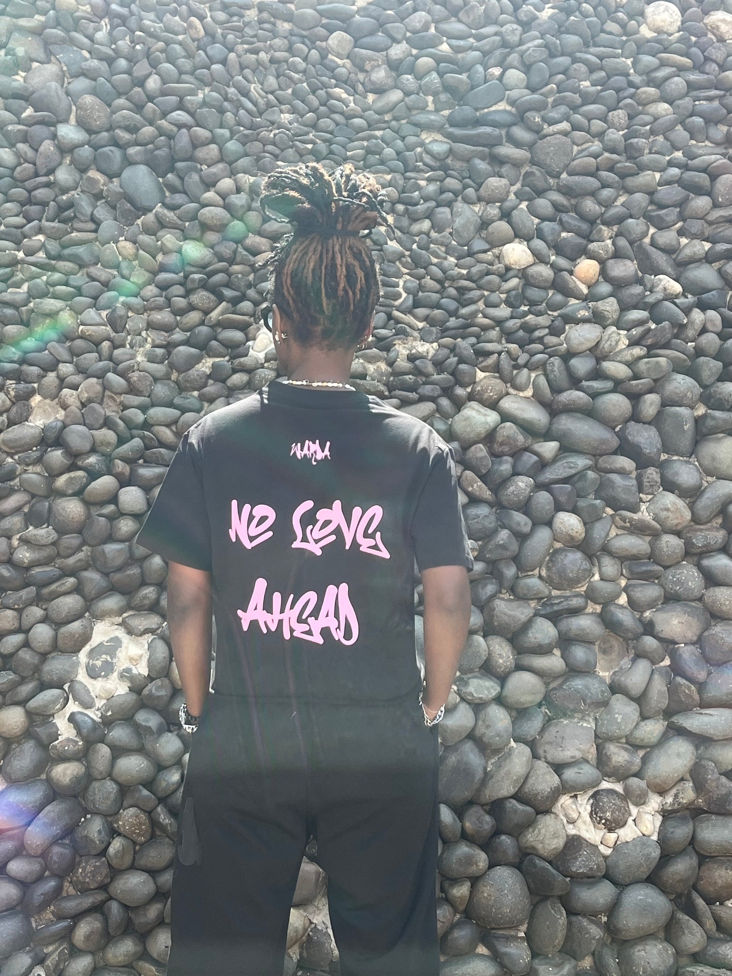 NO LOVE AHEAD BLACK TEE